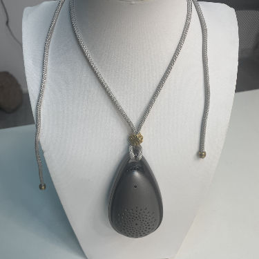 Leichter tragbarer Luftreiniger mit 3-5 Jahren Lebensdauer, 21 Stunden Akkulaufzeit und 74g Bruttogewicht